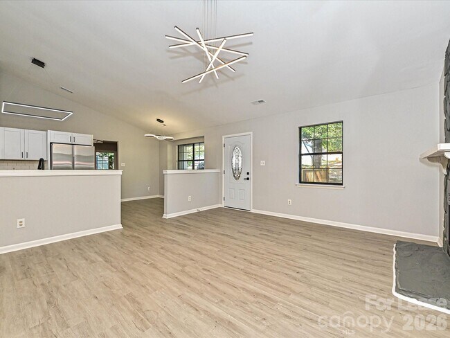 Building Photo - 633 Pennwood Ln