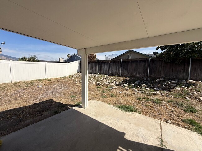 Building Photo - Remodeled Three Bedroom Two Bath in Hemet!