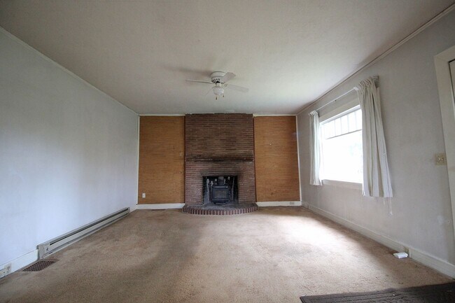 Building Photo - 3 Bed/1 Bath Craftsman Home – Oregon City