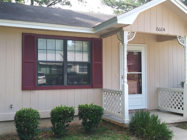 Building Photo - 1602 Carolwood Ct