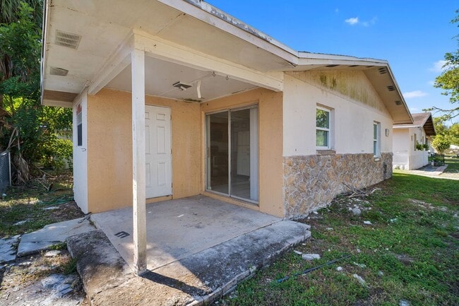 Building Photo - 1706-1708 Cypress Dr