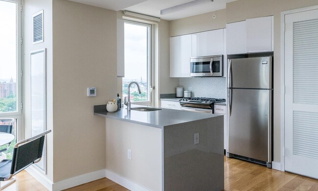 Building Photo - Spacious Contemporary One Bedroom in the H...