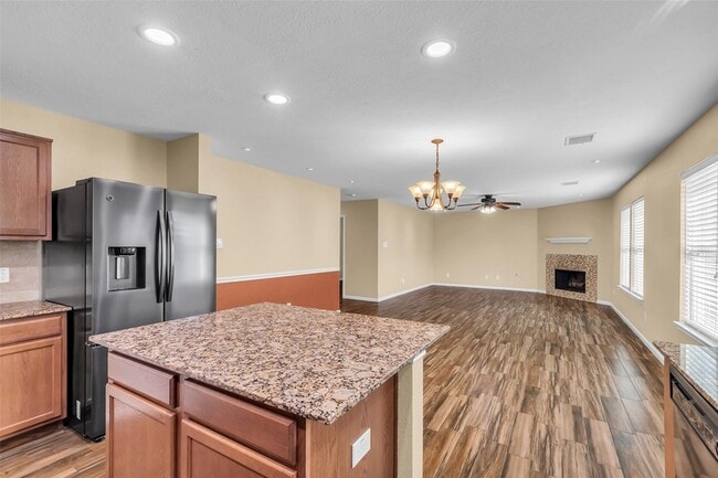 Building Photo - 1608 Pointe Leone