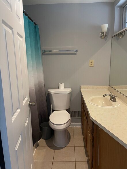 Building Photo - 737 McHenry St