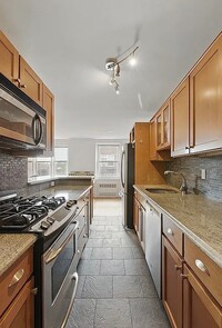 Building Photo - 400 E 17th St