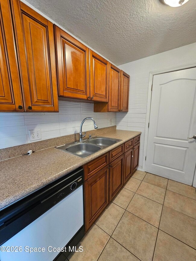 Building Photo - 2101 Forest Knoll Dr NE