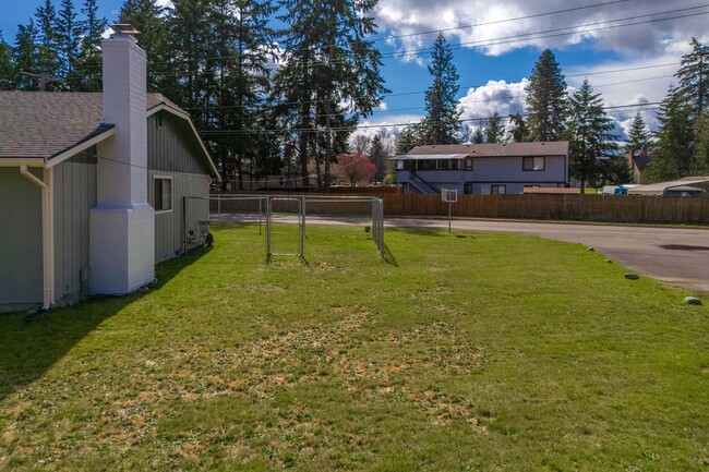 Building Photo - 521 159th St E