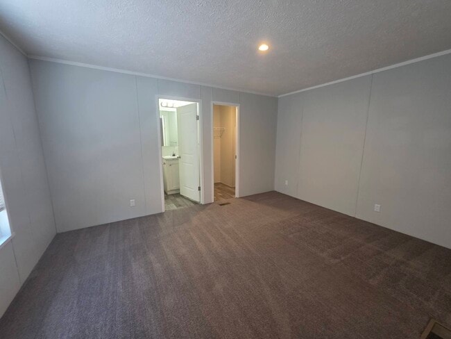 Building Photo - 10 Parakeet Hill Dr