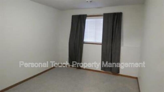 Building Photo - 2420 5th St W