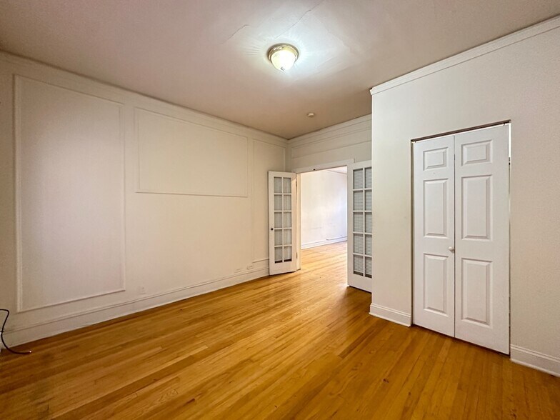 Building Photo - 1317 Oak Ave