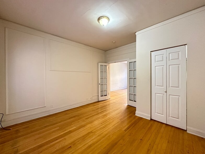 Building Photo - 1322 Oak Ave