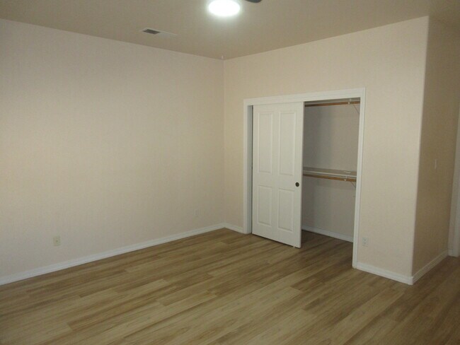 Building Photo - 8201 Grape View Ct NE