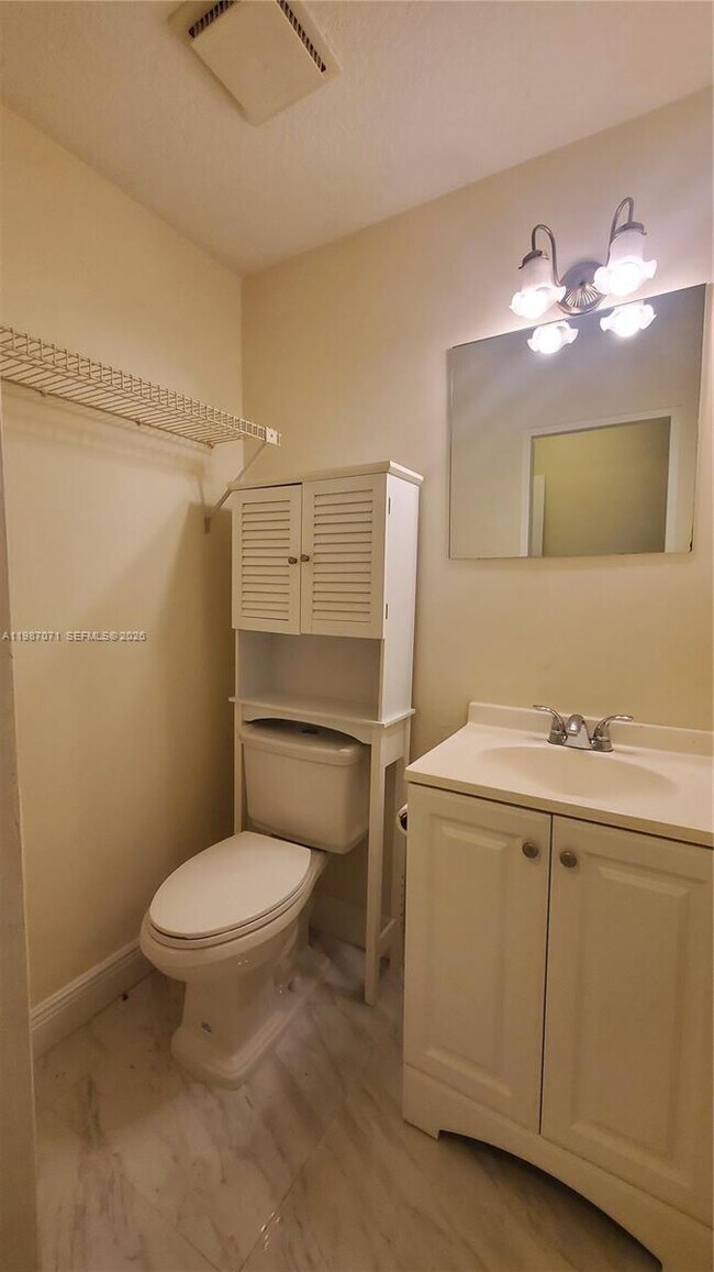 Building Photo - 2638 Taylor St