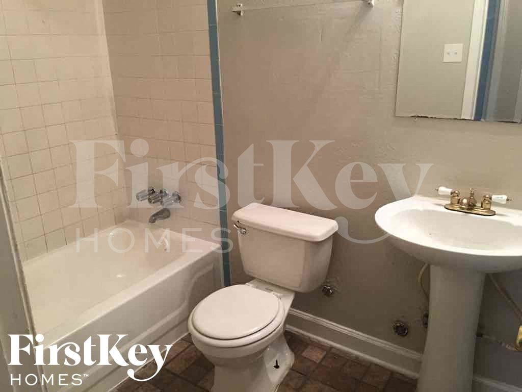 Building Photo - 5749 Jardin Pl