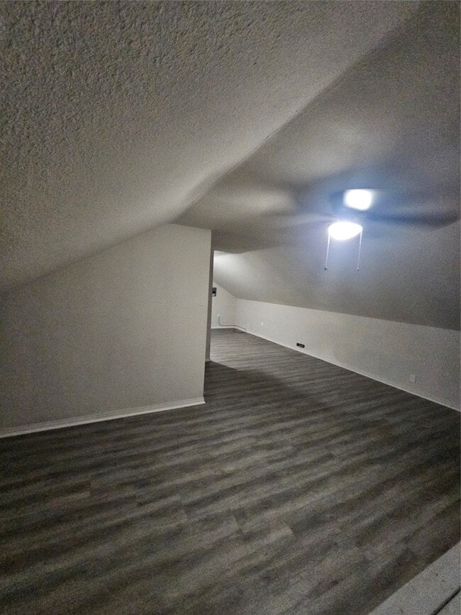 Building Photo - 1410 Lake Rd