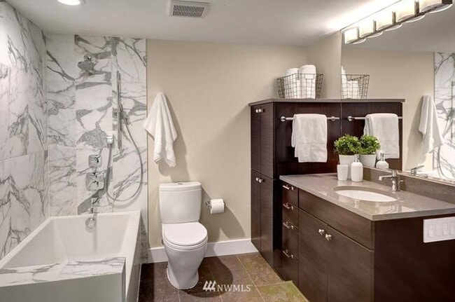 Building Photo - 2Bd/2Ba Seattle Condo