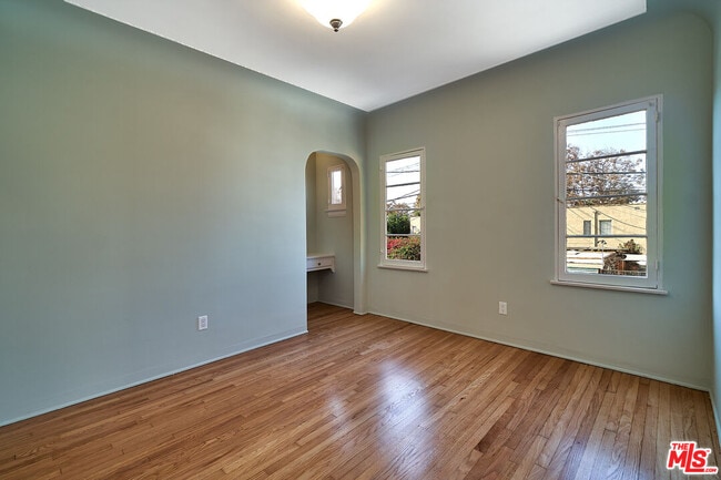 Building Photo - 1213 Stearns Dr
