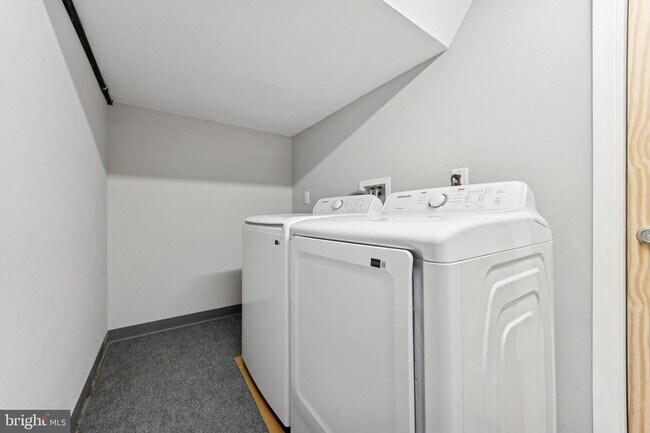 Building Photo - 4602 Longshore Ave