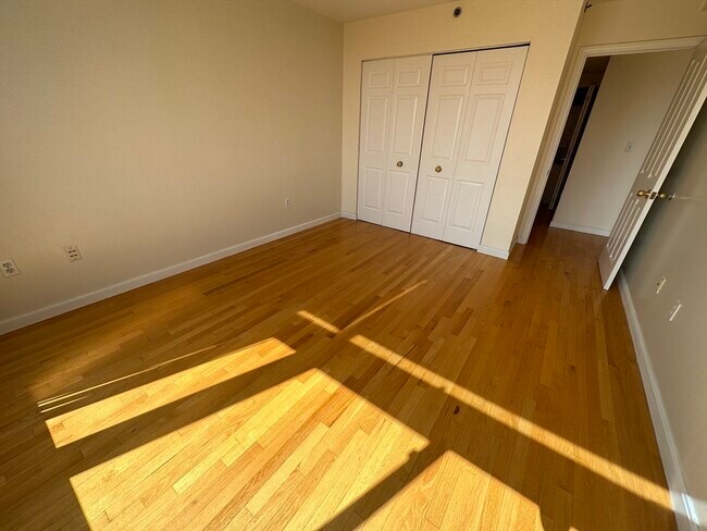 Building Photo - 8 Museum Way