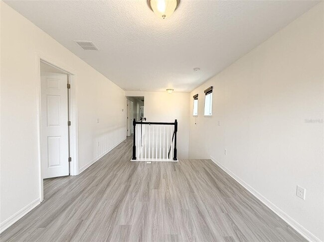 Building Photo - 11804 Silverlake Park Dr