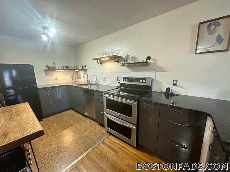 Building Photo - 121 Tremont St