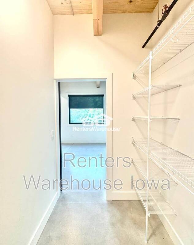 Building Photo - 2701 Ingersoll Ave