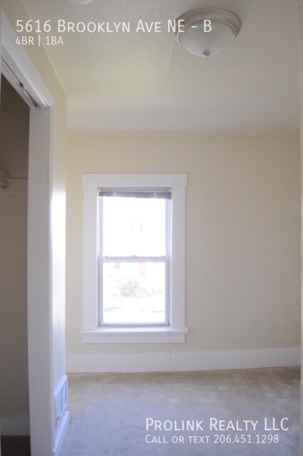 Building Photo - 5616 Brooklyn Ave NE