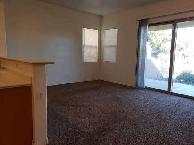 Building Photo - 760 E Indian Wells Pl