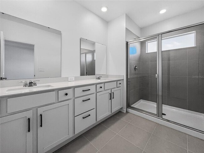 Building Photo - 2735 Skyline Lp