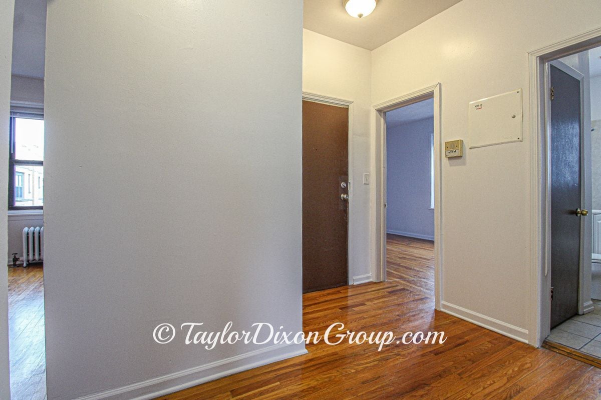 Building Photo - 4033 W Gladys Ave