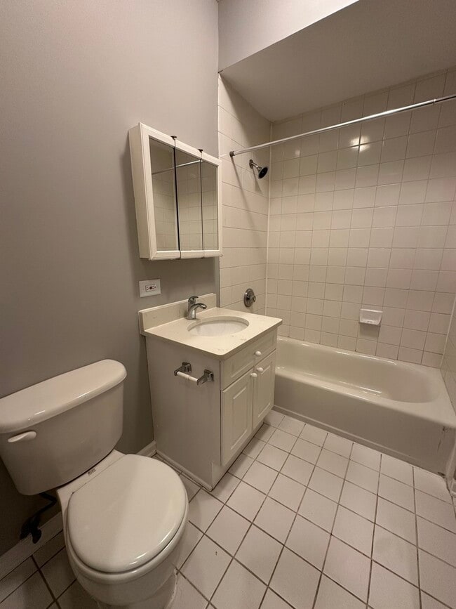 Building Photo - 7734 N Paulina St