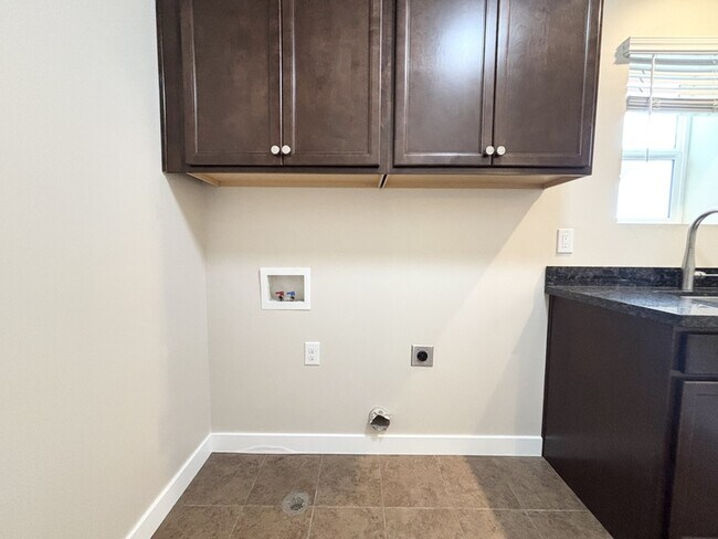 Building Photo - 2676 N Heston Park