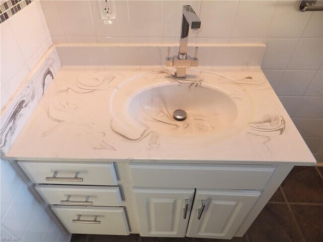 Building Photo - 4420 Clyde St