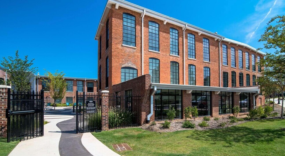 Building Photo - 612 W Main Ave