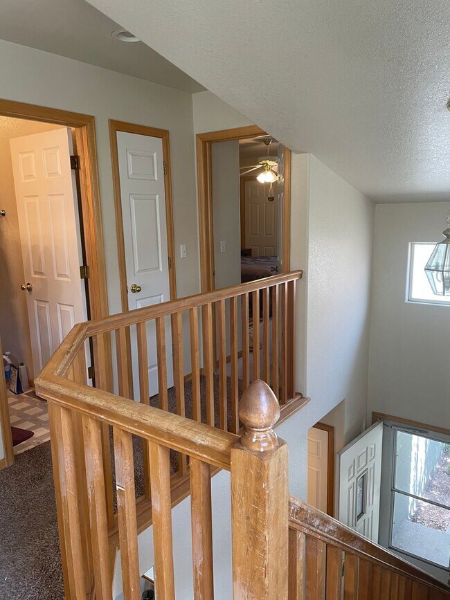 Building Photo - Beautiful 3 Bed, 3 1/2 Bath Townhome in Northwest Fort Collins!