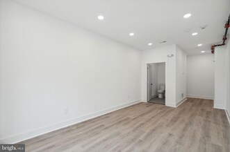 Building Photo - 528 W Berks St