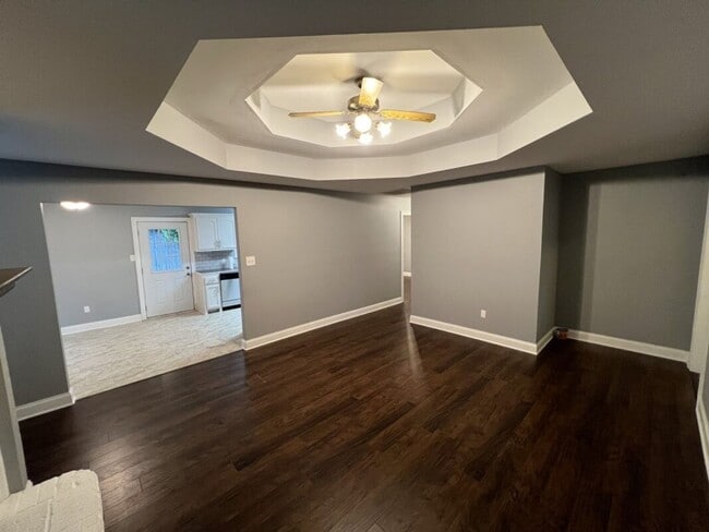 Building Photo - Must See!  Trendy 3 bedroom, 2 bath home i...
