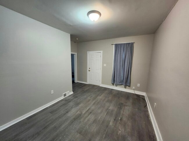 Building Photo - 2033 W 98th St