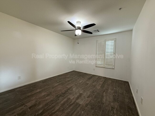 Building Photo - 2212 E Hidalgo Ave