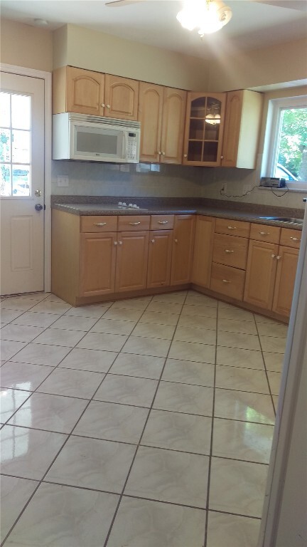 Building Photo - 18 Country Squire Ct