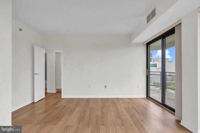 Building Photo - 1530 Key Blvd