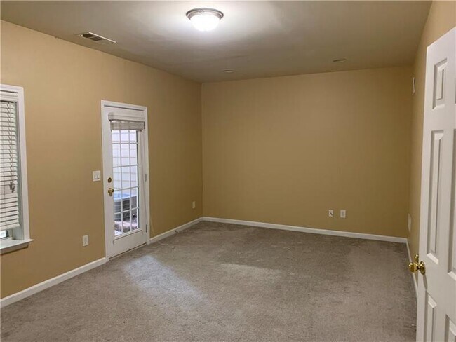 Building Photo - 6122 Deluna Way