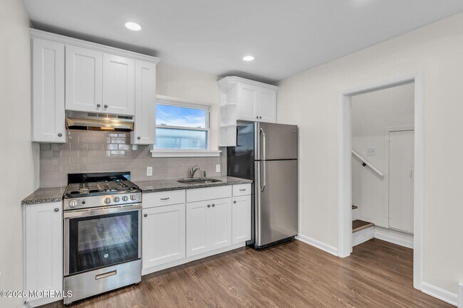 Building Photo - 1411 3rd Ave