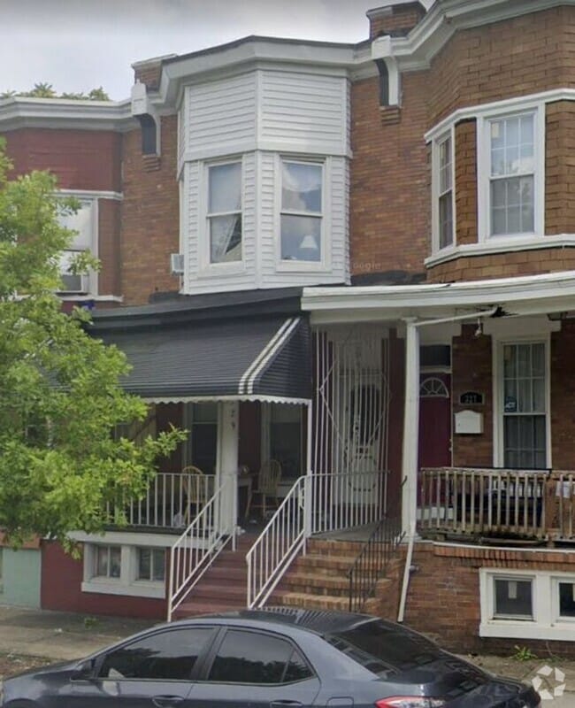 Building Photo - Huge 3 Bedroom with a FINISHED Basement!