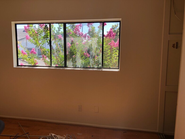 Building Photo - 609 S College Ave