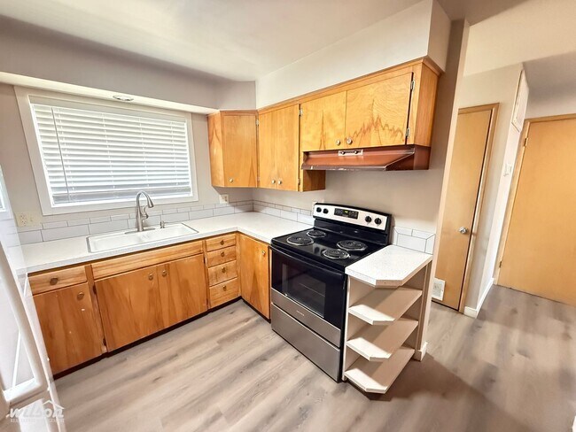 Building Photo - 4 Bedroom / 2 Bathroom Charming Home with Spacious Layout & Private Yard!