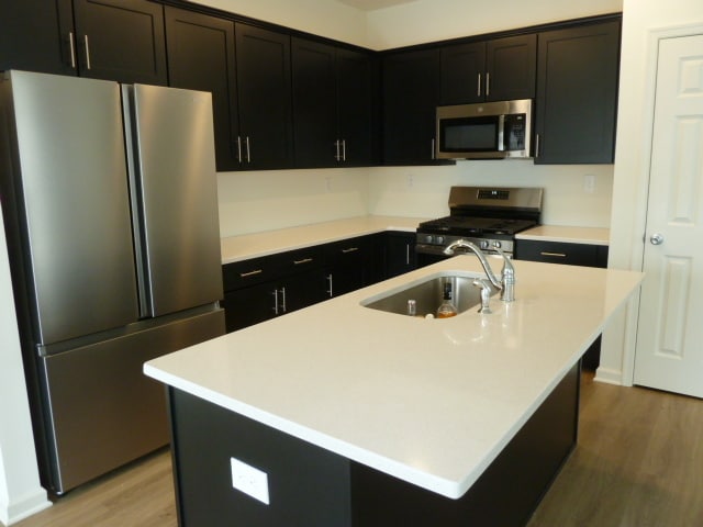 Building Photo - 860 Champions Dr