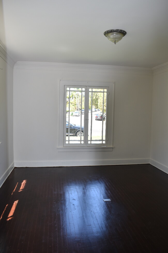 formal dining room or third bedroom - 5428 Edgewood Pl