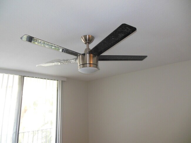 Building Photo - ONE BEDROOM ONE BATHROOM! WATERFRONT COMMUNITY!