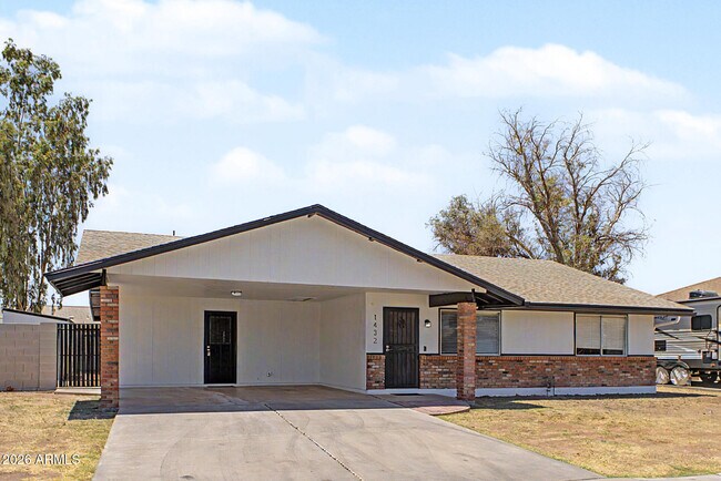 Building Photo - 1432 S Oracle